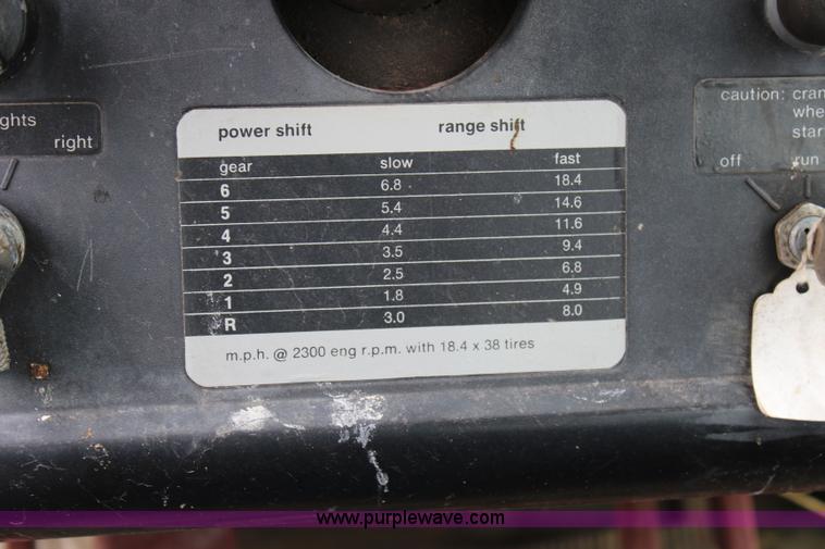 image for item J5806 1976 Allis Chalmers 7040 tractor