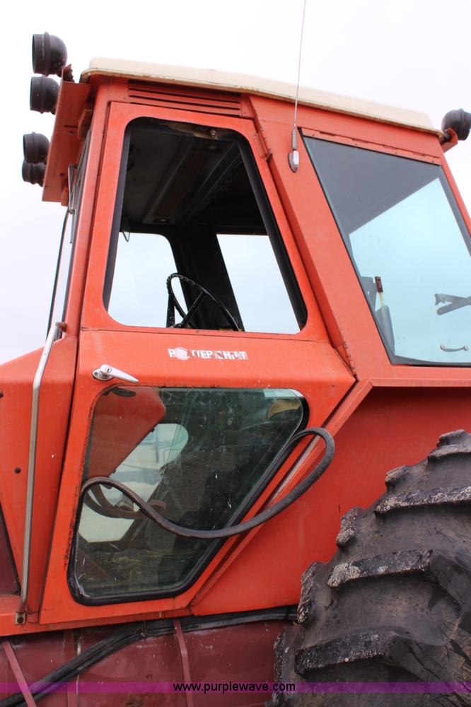 image for item J5806 1976 Allis Chalmers 7040 tractor