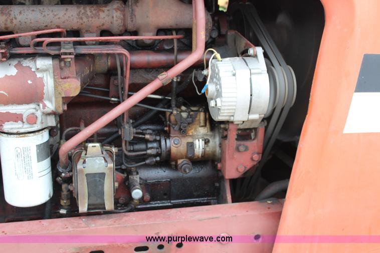 image for item J5806 1976 Allis Chalmers 7040 tractor