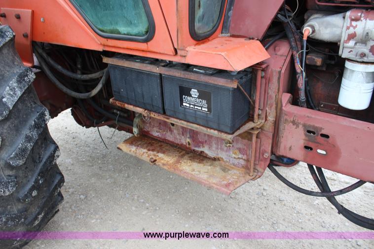 image for item J5806 1976 Allis Chalmers 7040 tractor