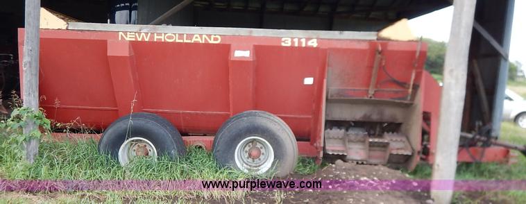image for item J6449 New Holland 3114 manure spreader