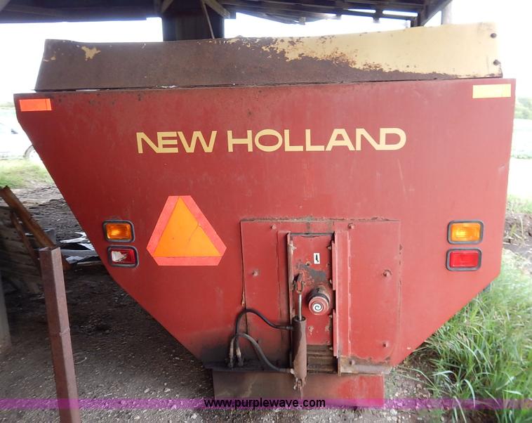image for item J6449 New Holland 3114 manure spreader