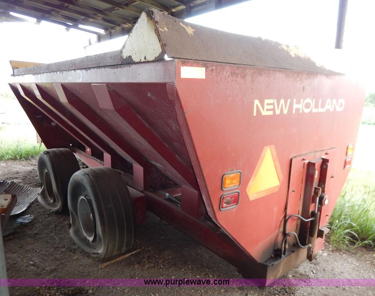 image for item J6449 New Holland 3114 manure spreader