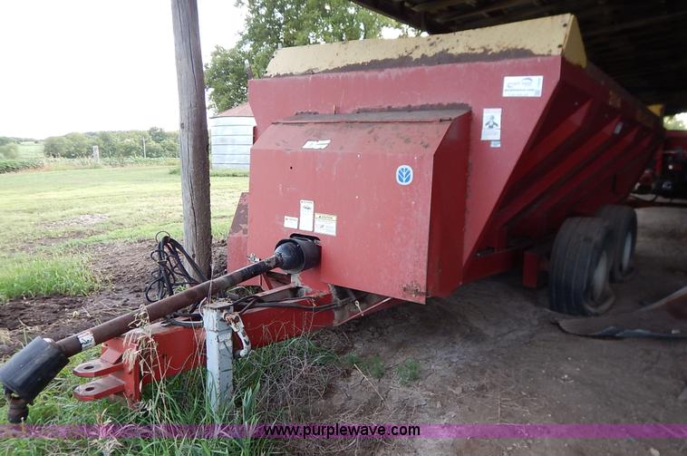image for item J6449 New Holland 3114 manure spreader