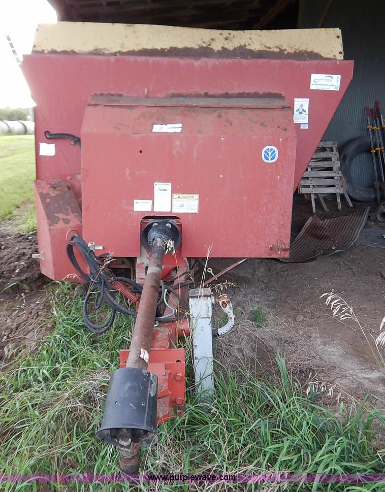 image for item J6449 New Holland 3114 manure spreader