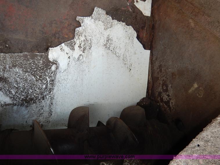 image for item J6449 New Holland 3114 manure spreader