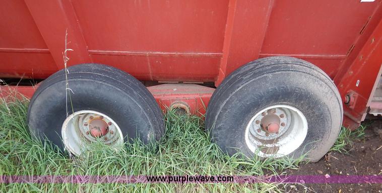 image for item J6449 New Holland 3114 manure spreader