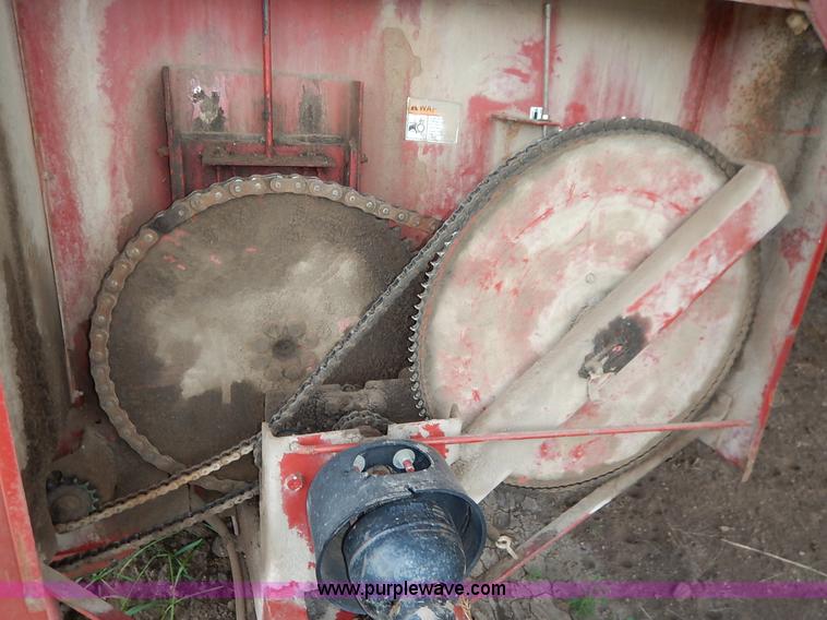 image for item J6449 New Holland 3114 manure spreader