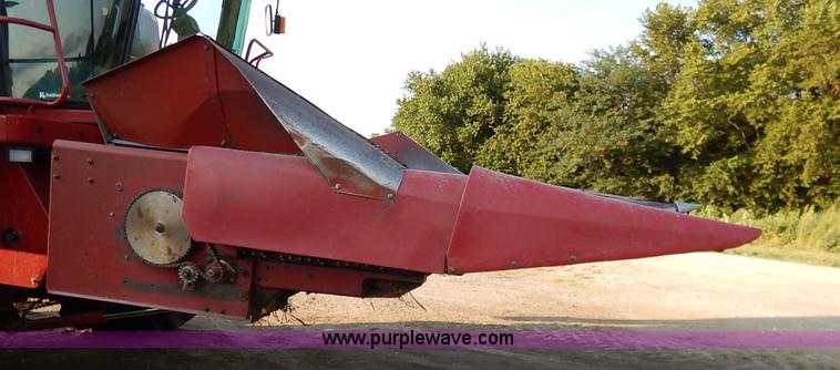 image for item J6450 International 963 corn head