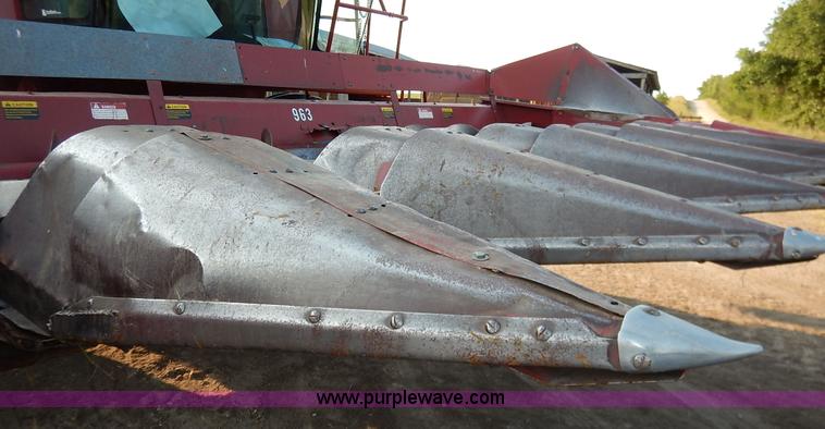 image for item J6450 International 963 corn head
