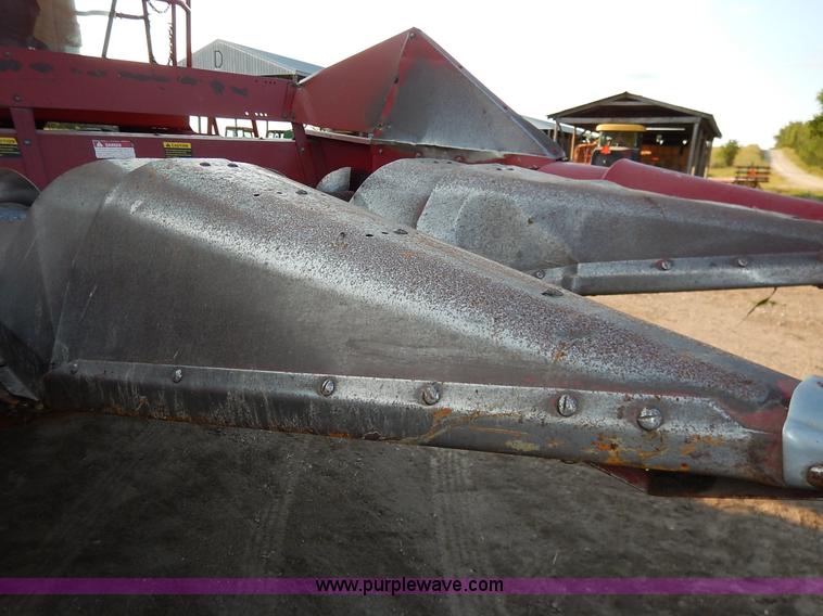 image for item J6450 International 963 corn head