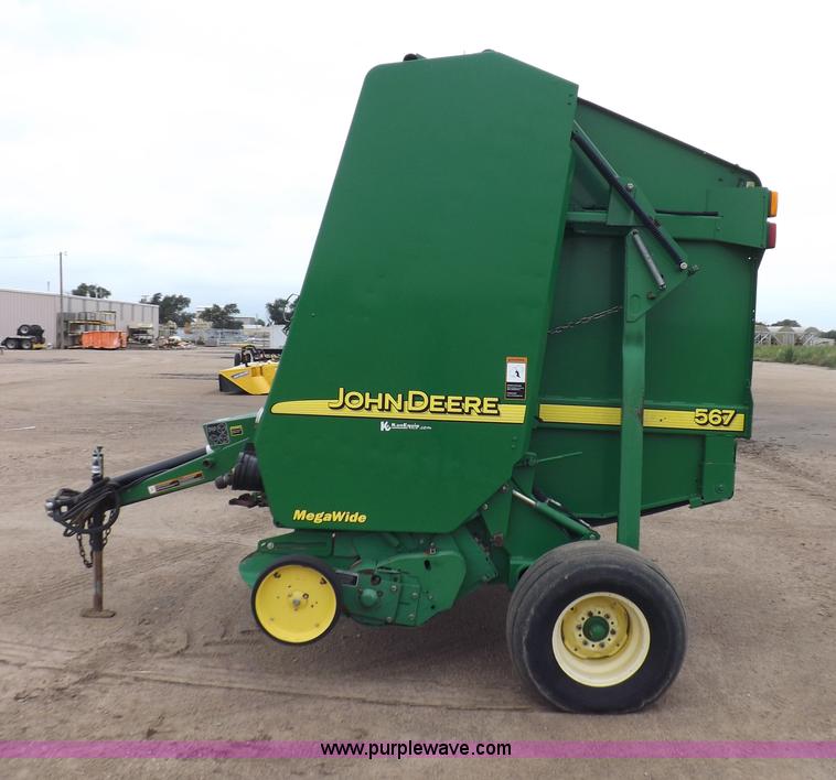 image for item J6869 2003 John Deere 567 Mega Wide round baler