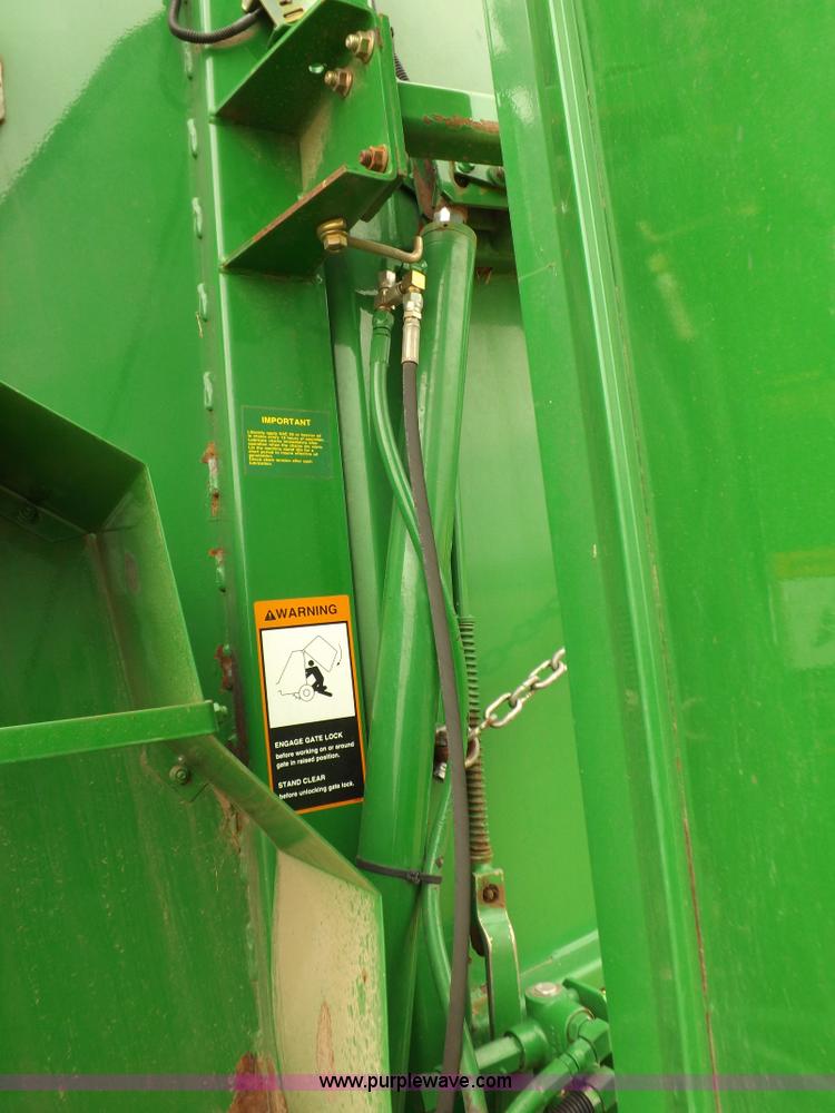 image for item J6869 2003 John Deere 567 Mega Wide round baler