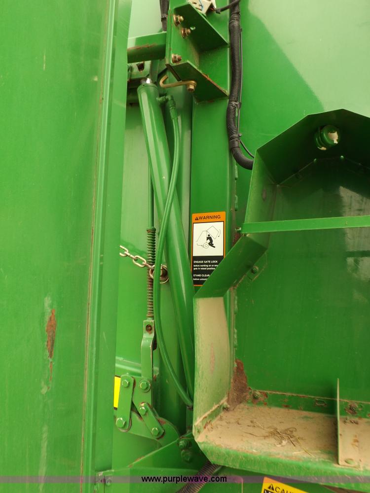 image for item J6869 2003 John Deere 567 Mega Wide round baler