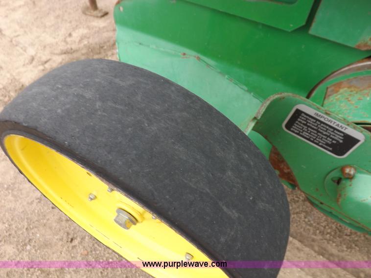 image for item J6869 2003 John Deere 567 Mega Wide round baler