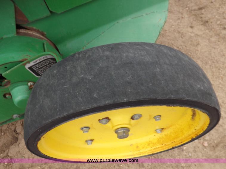 image for item J6869 2003 John Deere 567 Mega Wide round baler