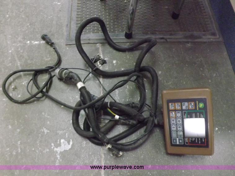 image for item J6869 2003 John Deere 567 Mega Wide round baler