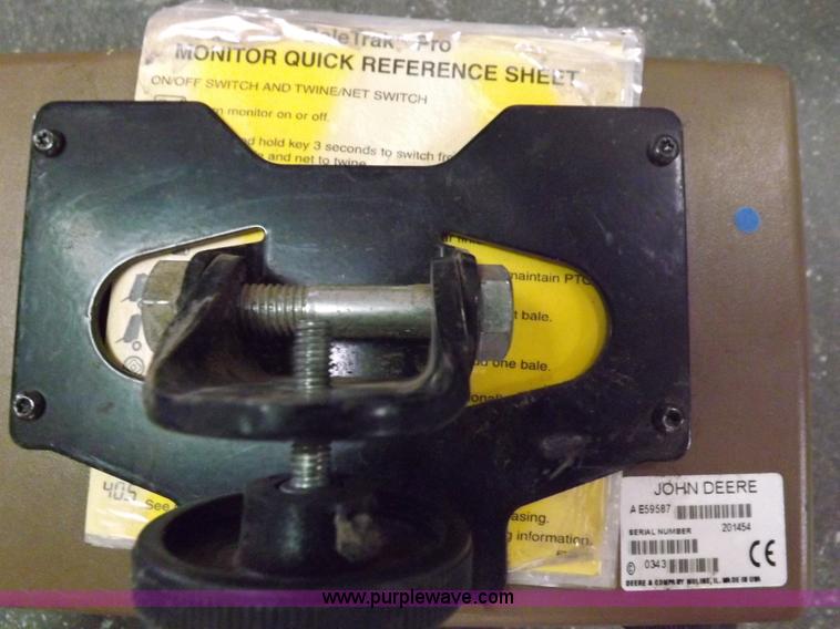 image for item J6869 2003 John Deere 567 Mega Wide round baler