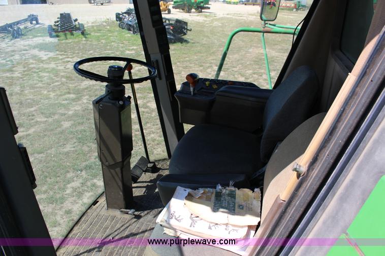 image for item K1067 1989 John Deere 9600 combine