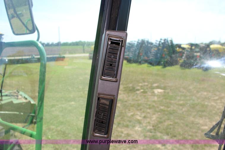 image for item K1067 1989 John Deere 9600 combine