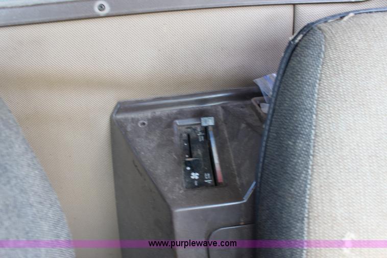 image for item K1067 1989 John Deere 9600 combine