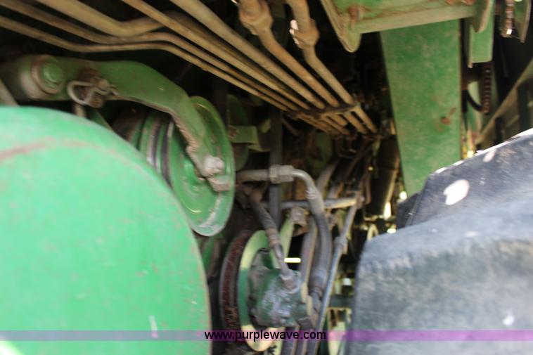 image for item K1067 1989 John Deere 9600 combine