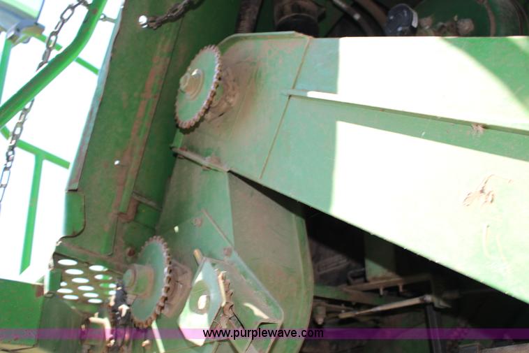 image for item K1067 1989 John Deere 9600 combine