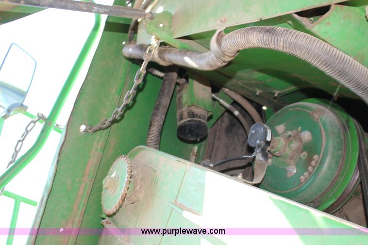 image for item K1067 1989 John Deere 9600 combine