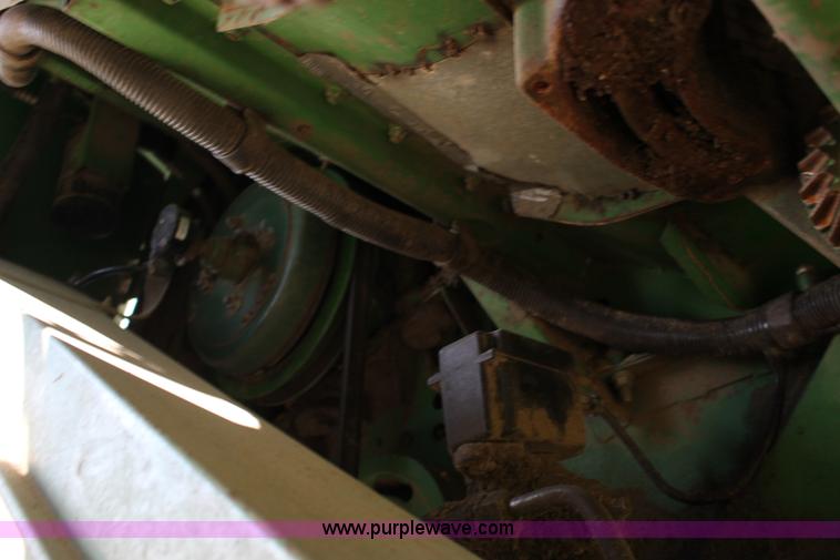 image for item K1067 1989 John Deere 9600 combine