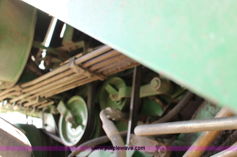 image for item K1067 1989 John Deere 9600 combine
