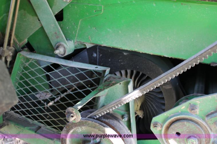 image for item K1067 1989 John Deere 9600 combine