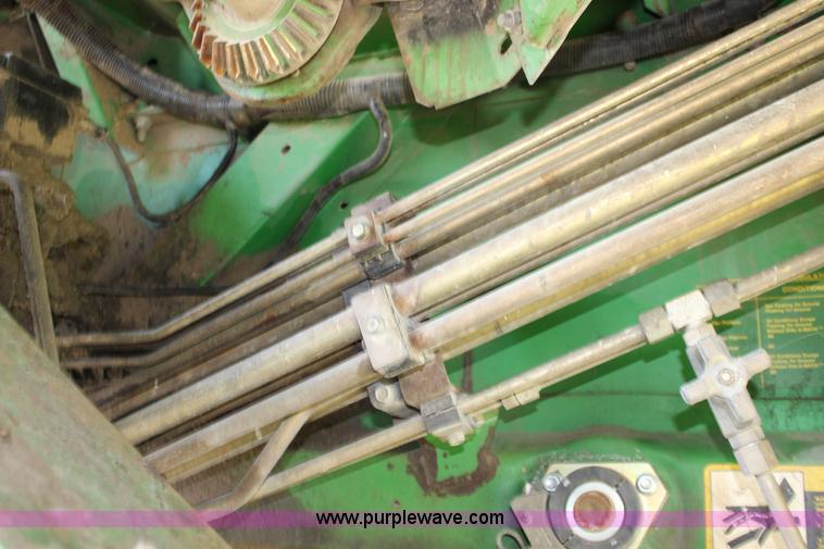 image for item K1067 1989 John Deere 9600 combine