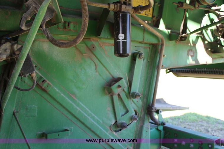 image for item K1067 1989 John Deere 9600 combine