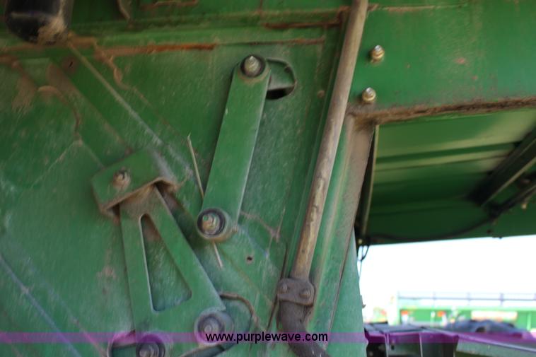 image for item K1067 1989 John Deere 9600 combine