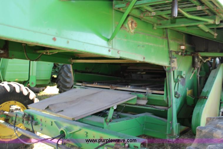 image for item K1067 1989 John Deere 9600 combine