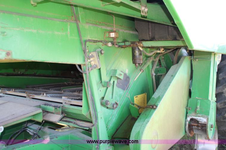 image for item K1067 1989 John Deere 9600 combine