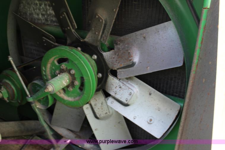 image for item K1067 1989 John Deere 9600 combine