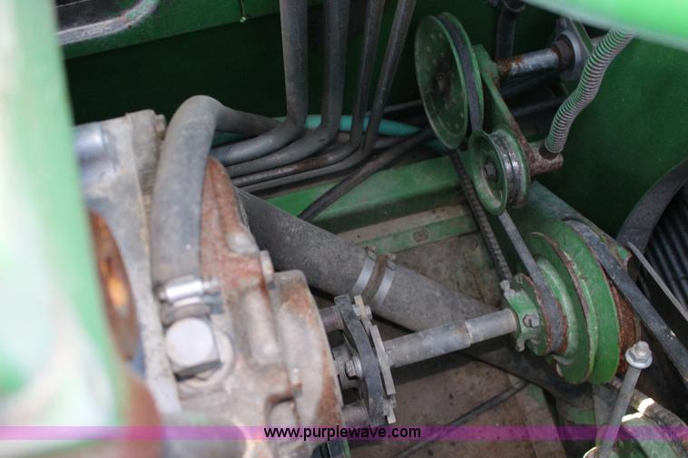 image for item K1067 1989 John Deere 9600 combine