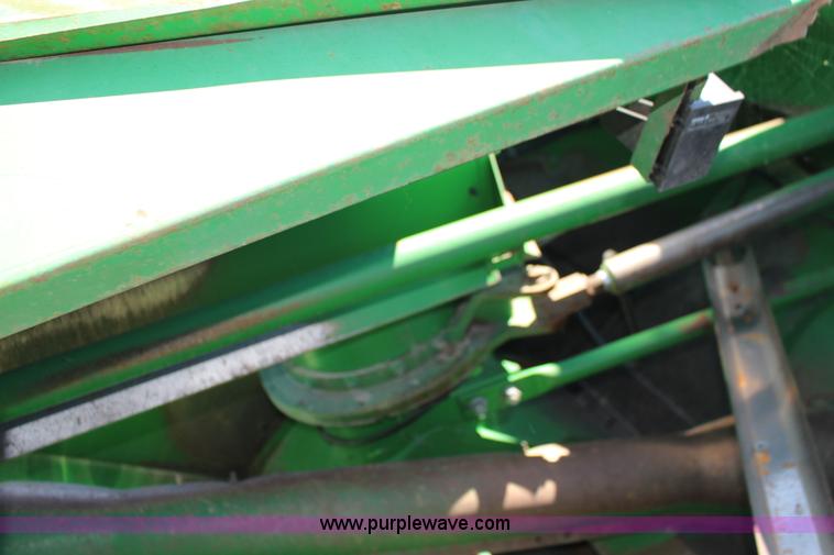 image for item K1067 1989 John Deere 9600 combine