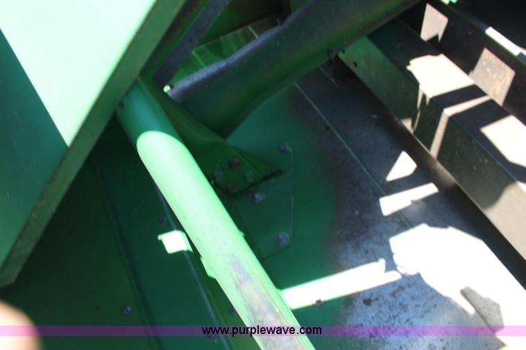 image for item K1067 1989 John Deere 9600 combine