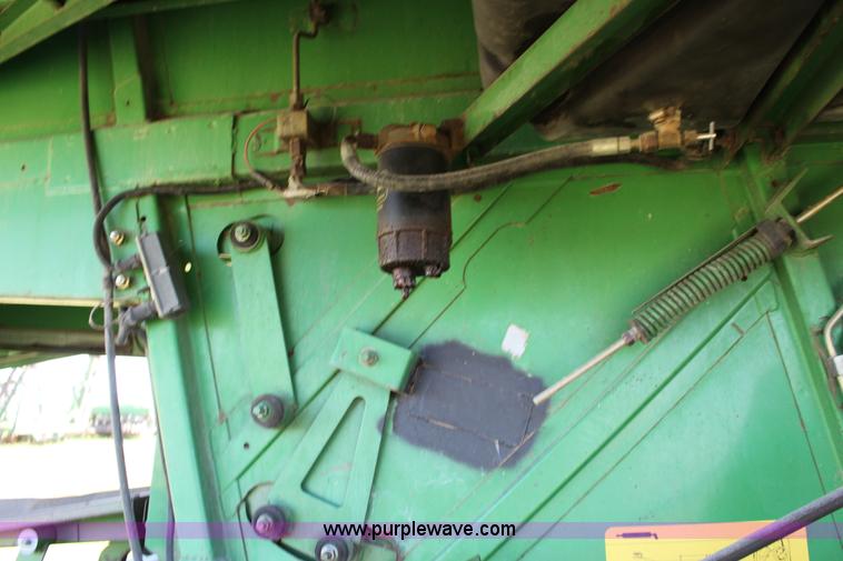 image for item K1067 1989 John Deere 9600 combine