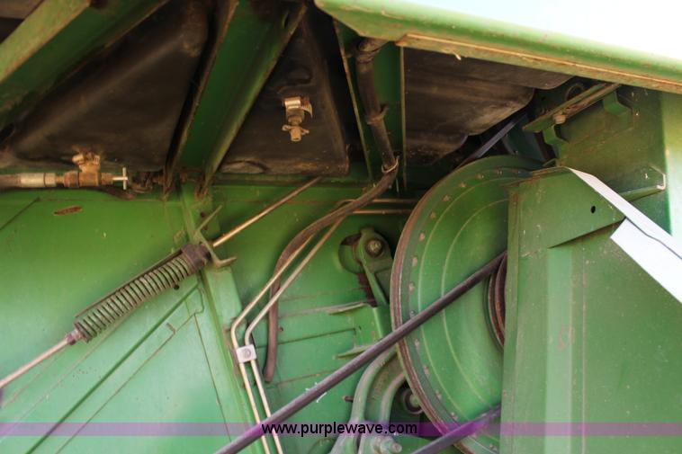 image for item K1067 1989 John Deere 9600 combine