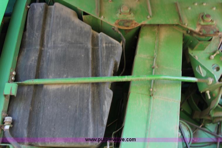 image for item K1067 1989 John Deere 9600 combine