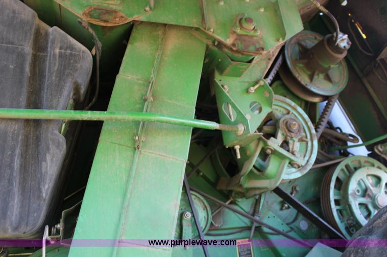 image for item K1067 1989 John Deere 9600 combine