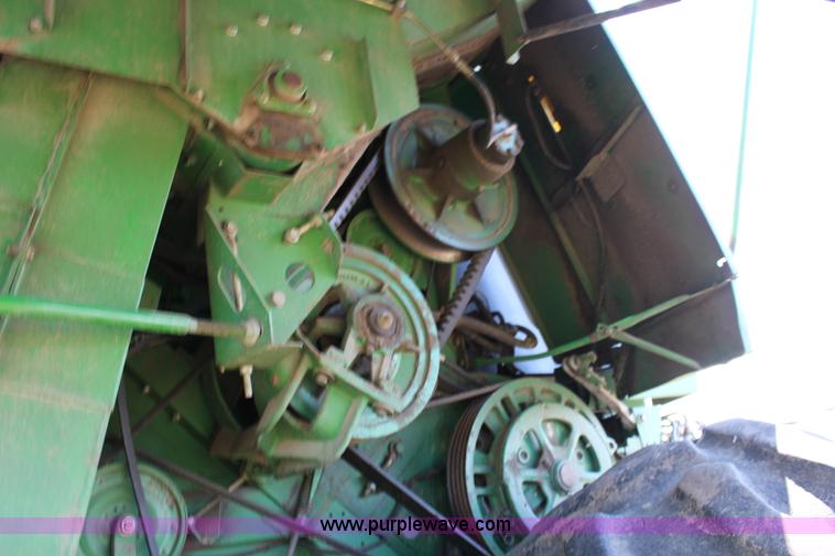 image for item K1067 1989 John Deere 9600 combine