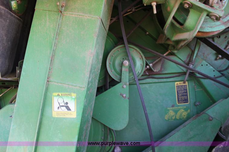image for item K1067 1989 John Deere 9600 combine