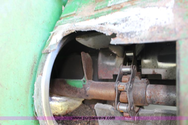 image for item K1067 1989 John Deere 9600 combine