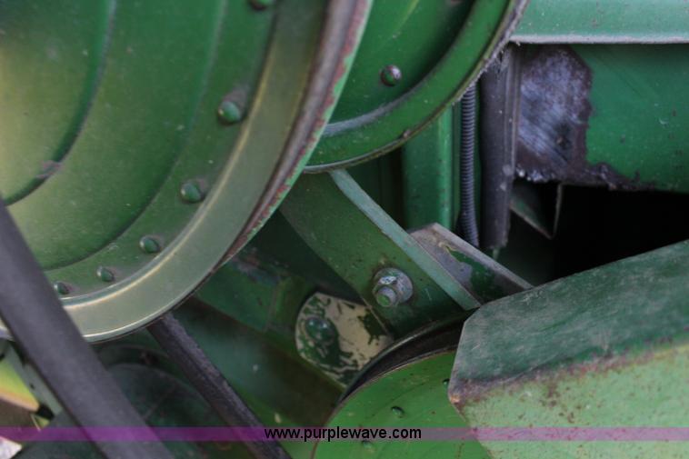 image for item K1067 1989 John Deere 9600 combine