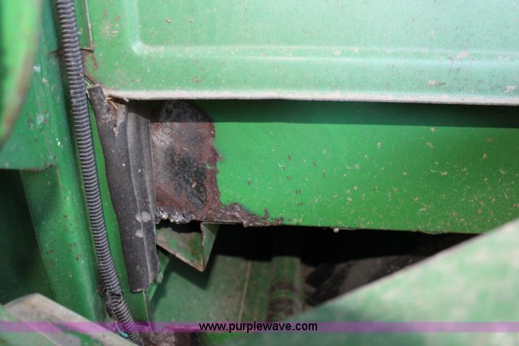 image for item K1067 1989 John Deere 9600 combine
