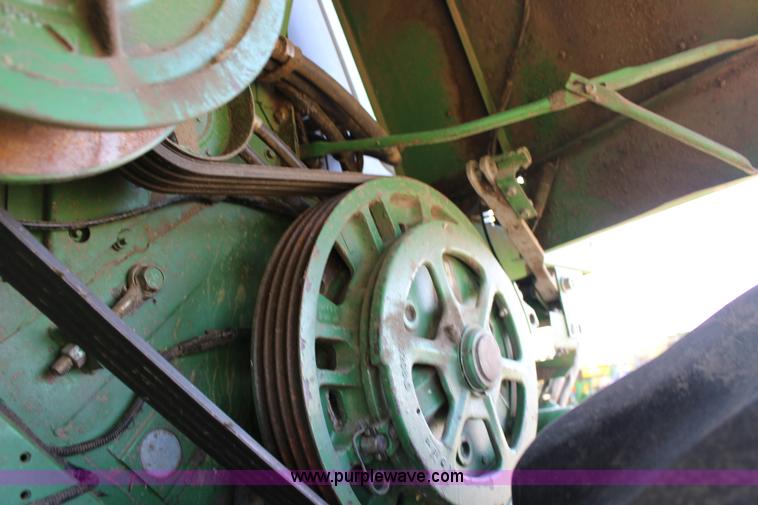 image for item K1067 1989 John Deere 9600 combine